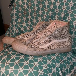 Leila Writing Sk8-Hi Vans